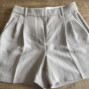 Aritzia Effortless mid thigh Elegant Women's Gray Shorts size 4